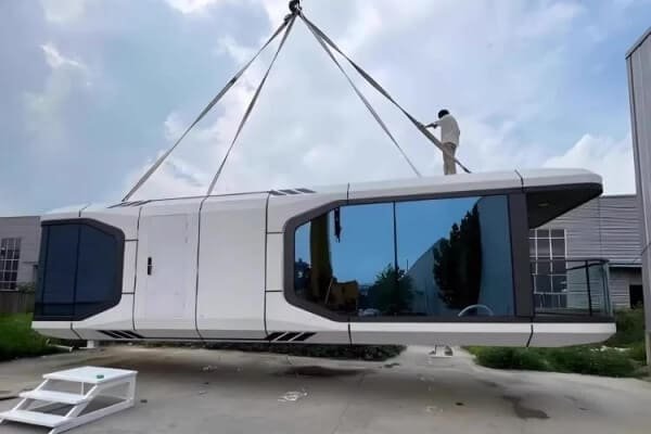 szybkie wdrożenie prefabrykowanych domów kapsułowych dla ośrodków glampingowych (1)